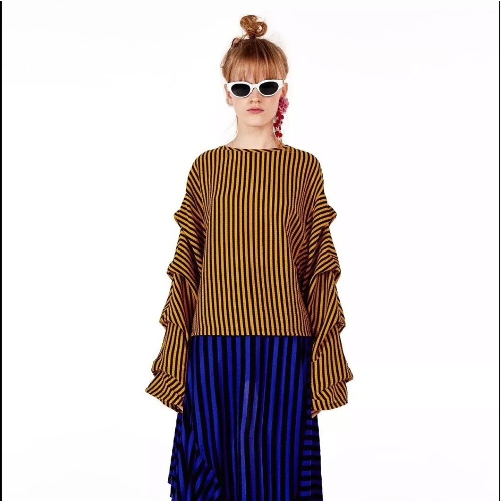 Looking to buy this shirt! I can’t find it online.